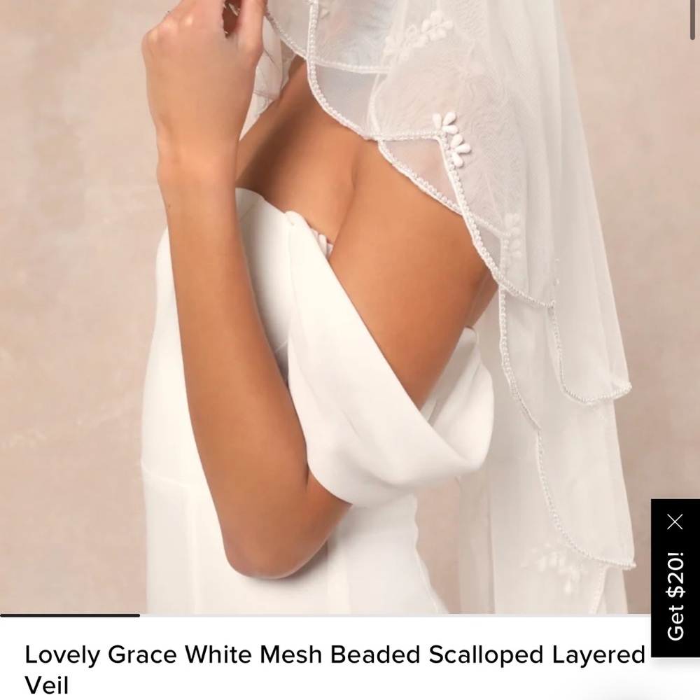 Lulu's beaded and scalloped short veil